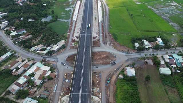 Trộm dây điện hơn 3,6 tỉ đồng trên cao tốc Phan Thiết - Dầu Giây- Ảnh 1.