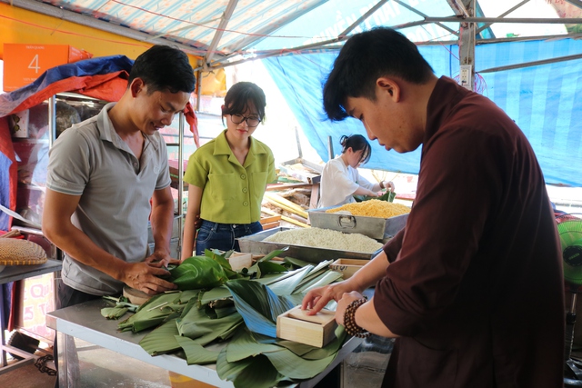 'Độc lạ' với bánh chưng xanh có nhân... tình thương- Ảnh 5.