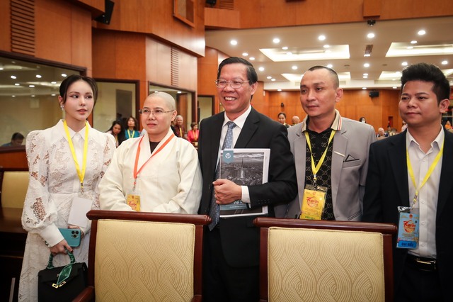 Chủ tịch Phan Văn Mãi cảm ơn nguồn lực kiều bào giúp TP.HCM vượt qua thách thức- Ảnh 7.