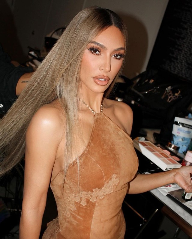 Kim Kardashian thay áo mới cho tủ túi xách đến cả chục tỷ đồng- Ảnh 6.
