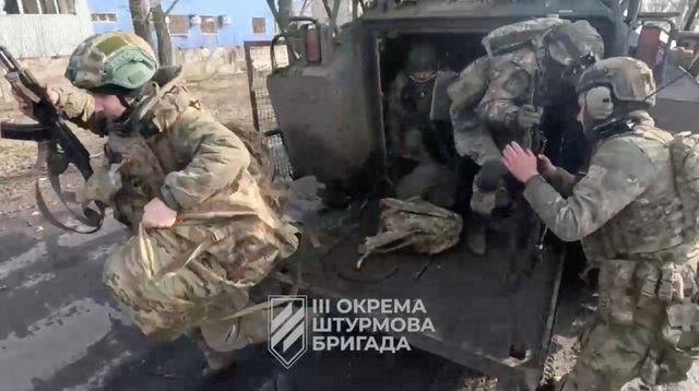 Số phận của những binh sĩ Ukraine bị bỏ lại ở Avdiivka ra sao?- Ảnh 1.