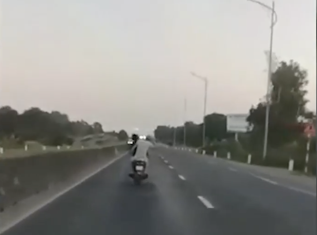 Phú Yên: Xử phạt hai người lái xe máy lạng lách, đánh võng trên QL1- Ảnh 1.