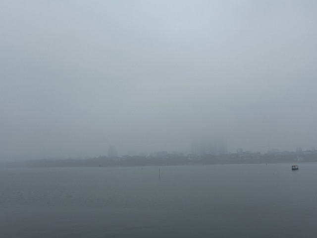 Đà Nẵng 'chìm trong sương mù' dày đặc hiếm thấy- Ảnh 3.