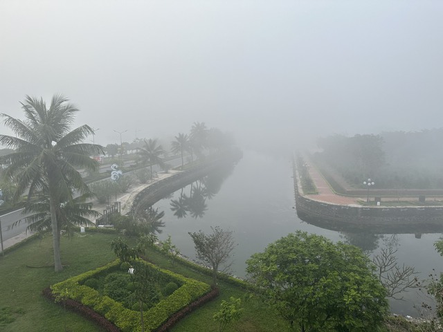 'Thành phố hoa hồng' Đồng Hới chìm trong sương mù- Ảnh 10.