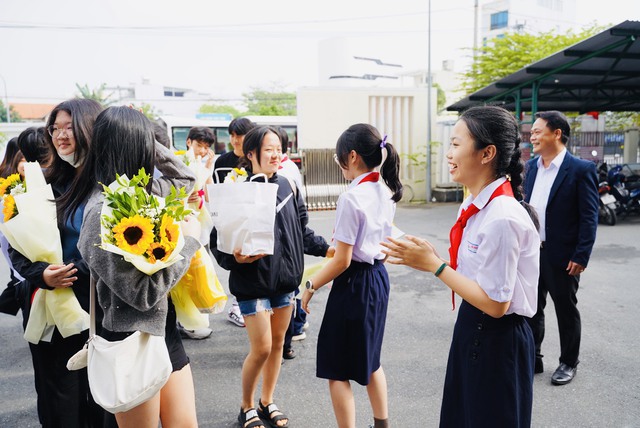 Học sinh Hàn Quốc trải nghiệm văn hóa truyền thống, giáo dục Việt Nam tại TP.Đà Nẵng- Ảnh 1.