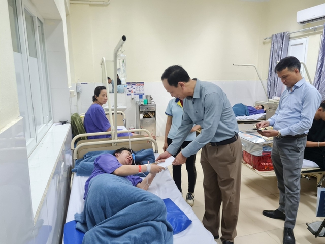 Quảng Ninh: 57 công nhân khu công nghiệp nhập viện, nghi bị ngộ độc khí- Ảnh 2.