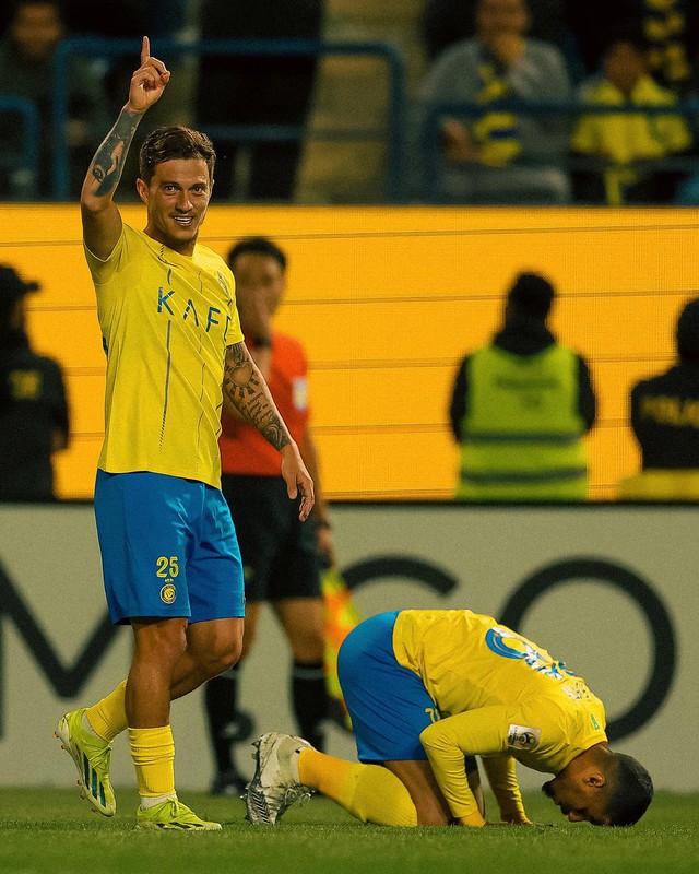 Ronaldo được thủ môn đối phương 'tặng quà', đưa Al Nassr vào tứ kết AFC Champions League- Ảnh 1.