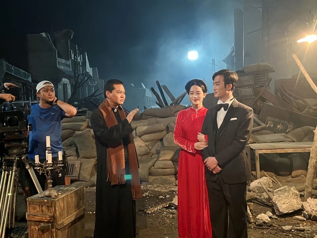 Hai diễn viên chính của ‘Đào, phở và piano’ bất ngờ xuất hiện tại rạp chiếu phim- Ảnh 3.
