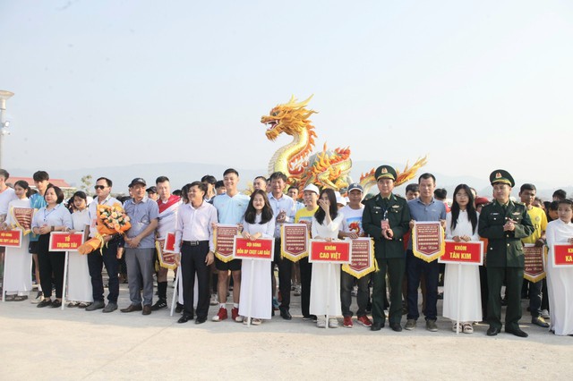 Quảng Trị: Thị trấn vùng biên Lao Bảo sôi nổi với ngày hội biên phòng toàn dân- Ảnh 1.