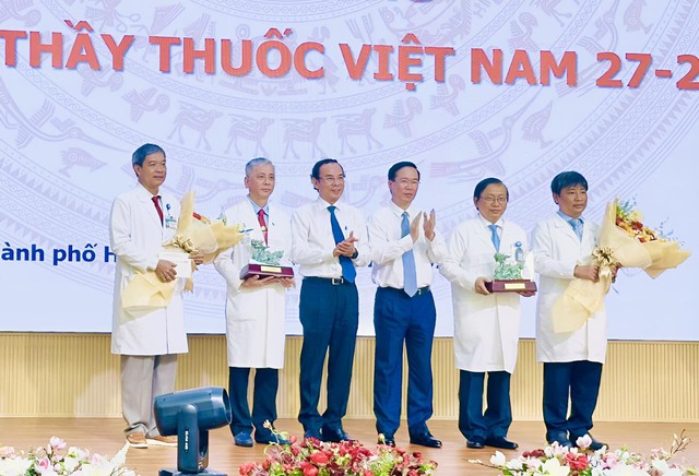 Chủ tịch nước Võ Văn Thưởng thăm Bệnh viện Nhi đồng 1 TP.HCM- Ảnh 1.