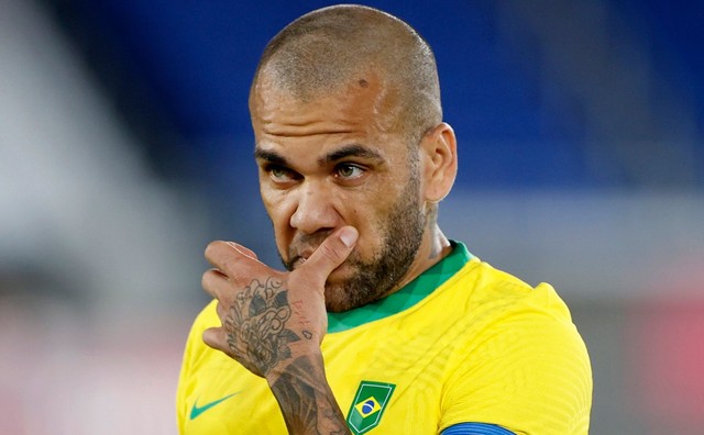 Dani Alves bị kết án tù 4 năm 6 tháng vì tội tấn công tình dục- Ảnh 2.