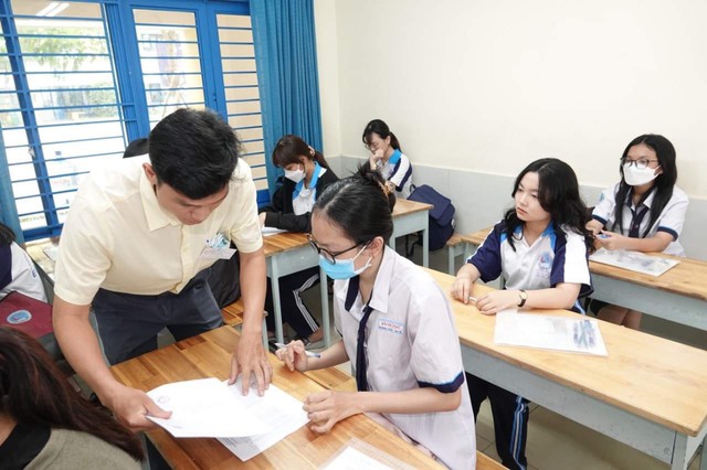 Tuyển sinh ĐH 2024: Có trường quy đổi IELTS 4.5 thành 10 điểm- Ảnh 2.