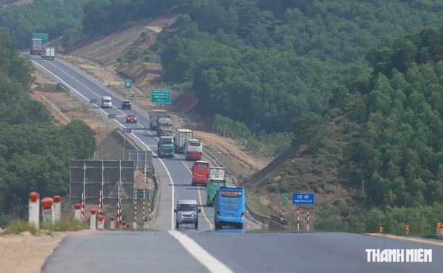 Kinh nghiệm giúp lái xe an toàn trên cao tốc Cam Lộ - La Sơn- Ảnh 3.