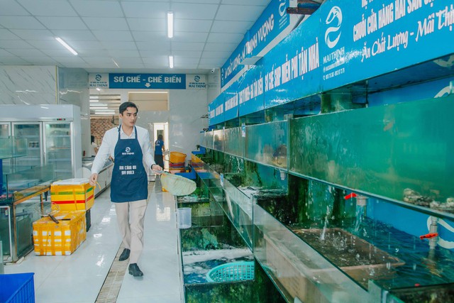 Chàng trai tuổi rồng trở thành ông chủ siêu thị hải sản đầu tiên ở Quảng Bình- Ảnh 2.