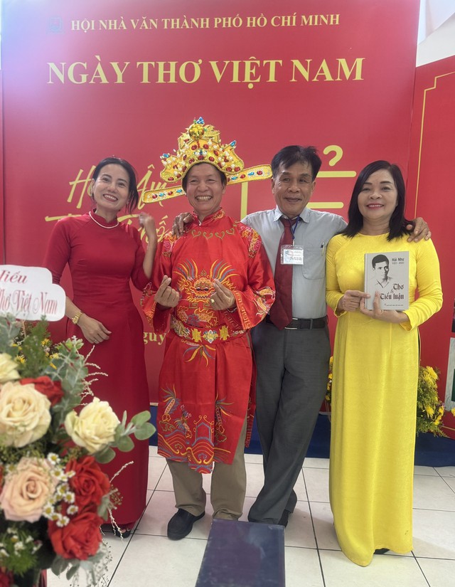 Lãnh đạo Thành ủy đánh trống khai hội Ngày thơ Việt Nam tại TP.HCM- Ảnh 5.