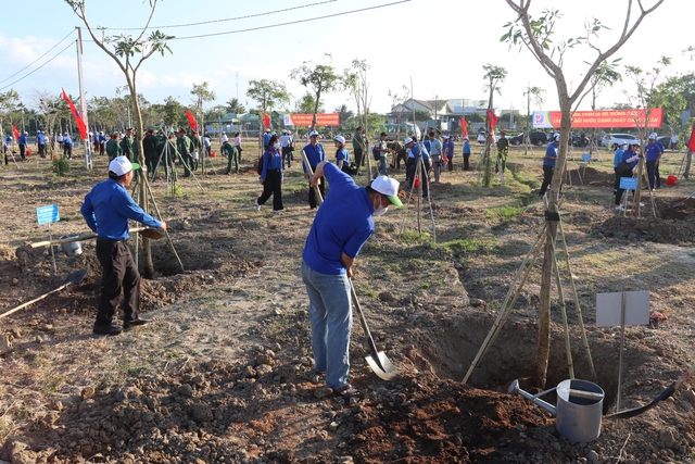 Ninh Thuận: Hàng trăm đoàn viên, thanh niên tham gia Tết trồng cây- Ảnh 2.