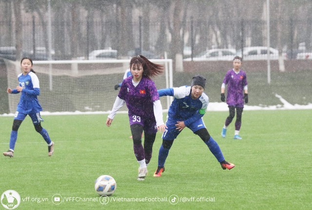 Đội tuyển nữ U.20 Việt Nam bỏ lỡ chiến thắng chủ nhà Uzbekistan dưới mưa tuyết- Ảnh 1.