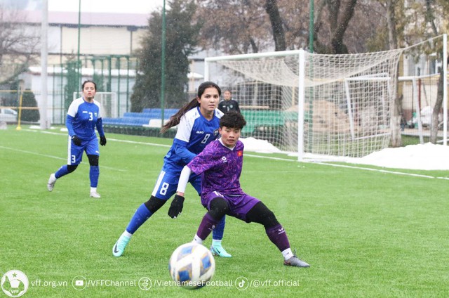 Đội tuyển nữ U.20 Việt Nam bỏ lỡ chiến thắng chủ nhà Uzbekistan dưới mưa tuyết- Ảnh 2.