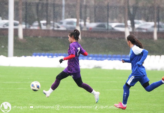 Đội tuyển nữ U.20 Việt Nam bỏ lỡ chiến thắng chủ nhà Uzbekistan dưới mưa tuyết- Ảnh 4.