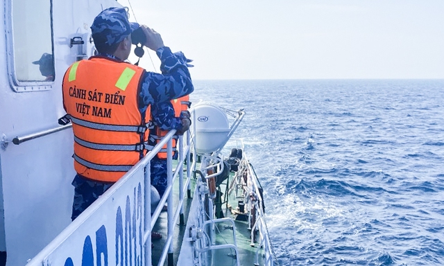 Chủ tịch UBND tỉnh Quảng Ngãi hỏa tốc chỉ đạo tìm kiếm 2 ngư dân mất tích- Ảnh 2.