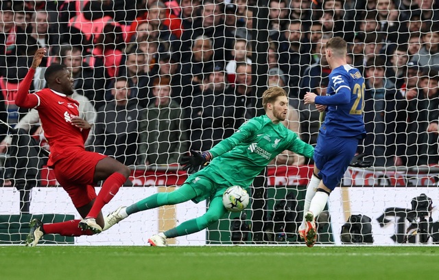 VAR trở thành tâm điểm, Liverpool đánh bại Chelsea kịch tính giành Cúp Liên đoàn Anh- Ảnh 3.