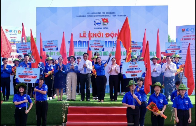 Cầu thủ Nguyễn Tiến Linh làm đại sứ tình nguyện trong Tháng Thanh niên tại Bình Dương- Ảnh 1.