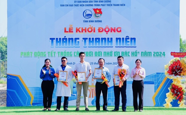 Cầu thủ Nguyễn Tiến Linh làm đại sứ tình nguyện trong Tháng Thanh niên tại Bình Dương- Ảnh 2.