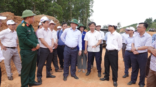 Bí thư Tỉnh ủy Bình Định gỡ điểm nghẽn giải phóng mặt bằng dự án cao tốc Bắc - Nam- Ảnh 1.