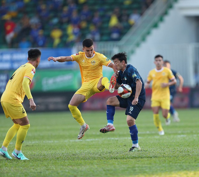 Lịch thi đấu và trực tiếp vòng 11 V-League 2023 - 2024: Đại chiến ở đỉnh và đáy bảng- Ảnh 2.