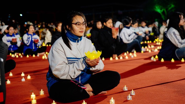 5.000 hoa đăng thắp sáng lễ hội Ngọa Vân Yên Tử- Ảnh 1.