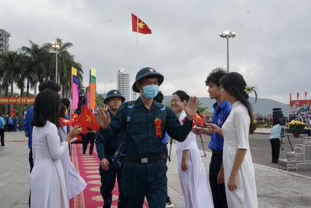 Hơn 2.800 thanh niên tỉnh Bình Định lên đường nhập ngũ- Ảnh 1.