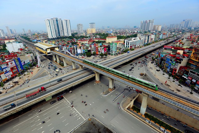 Bộ Chính trị yêu cầu tiếp tục đầu tư tàu điện ngầm tại Hà Nội, TP.HCM- Ảnh 1.