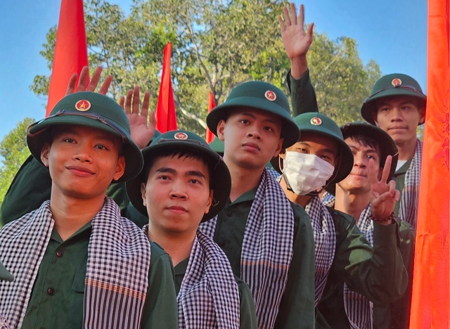 Gần 3.000 thanh niên Đồng Nai lên đường nhập ngũ- Ảnh 1.