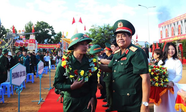 Hơn 1.450 thanh niên ở Lâm Đồng nô nức lên đường nhập ngũ- Ảnh 2.