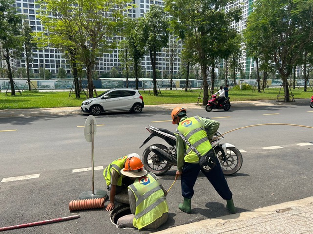 Những cách 'làm mát' cấp tốc nguy hiểm ngày nắng nóng- Ảnh 1.