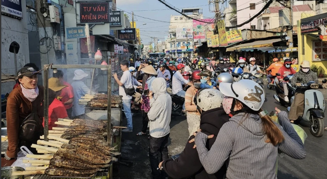 TP.HCM cấm xe ô tô một tuyến đường quận Tân Phú- Ảnh 1.