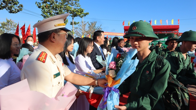 Tự hào khoác áo người lính bộ đội Cụ Hồ- Ảnh 1.