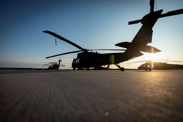 Lục quân thuộc Vệ binh Quốc gia Mỹ ngừng bay toàn bộ trực thăng- Ảnh 1.