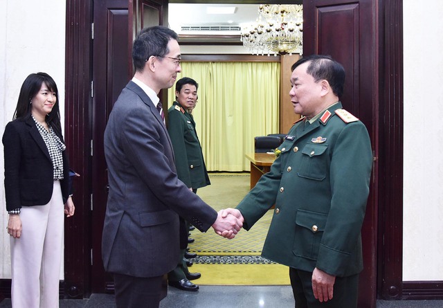 Việt Nam sẵn sàng tiếp nhận sĩ quan Nhật Bản tham dự khóa Quan chức Quốc phòng- Ảnh 1.