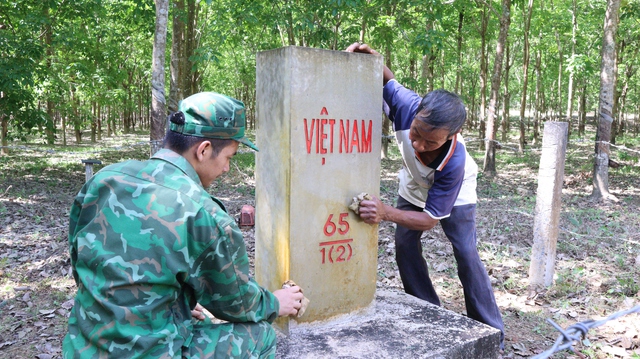 Để 'mỗi người dân là một cột mốc sống' bảo vệ chủ quyền biên giới- Ảnh 2.