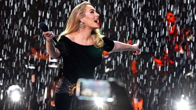Adele chiến đấu với bệnh tật, phải hoãn show diễn- Ảnh 1.