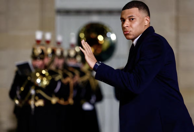 Tổng thống Pháp Macron đã nói gì với Mbappe?- Ảnh 1.