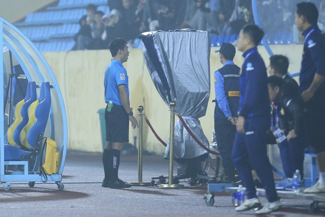 Tưởng không hay mà hay không tưởng, Nam Định thắng ngược Hà Nội FC trong 8 phút bù giờ- Ảnh 4.
