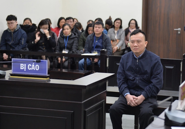 Cựu Giám đốc CDC Hà Nội nhập viện trước ngày xét xử, tòa phải hoãn- Ảnh 1.
