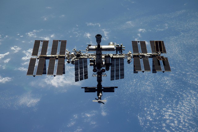 Phát hiện rò rỉ kéo dài trên trạm không gian ISS, Nga nói gì?- Ảnh 1.