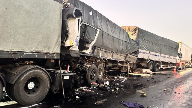 Tai nạn liên hoàn giữa 4 xe tải trên cao tốc Vĩnh Hảo - Phan Thiết, một người chết- Ảnh 2.