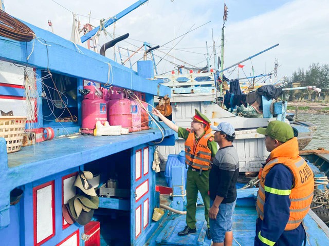 Âu thuyền Thọ Quang quá tải vì tàu cá neo đậu nghỉ tết- Ảnh 4.