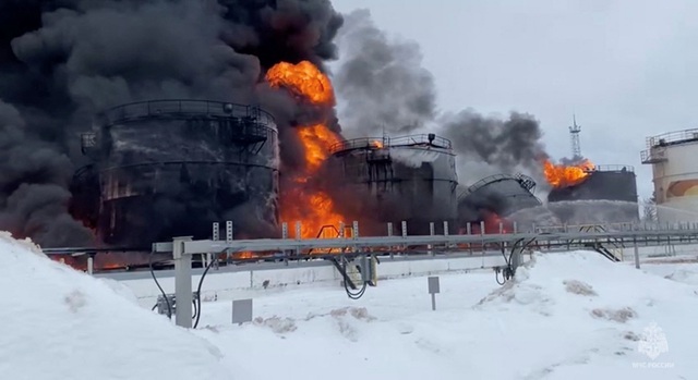 Chiến sự Ukraine ngày 710: Ukraine tấn công nhà máy lọc dầu ở Nga?- Ảnh 1.