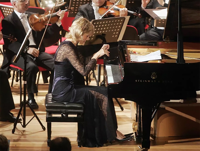 Hé lộ về nghệ sĩ piano Hélène Mercier, vợ người giàu nhất thế giới Bernard Arnault- Ảnh 2.