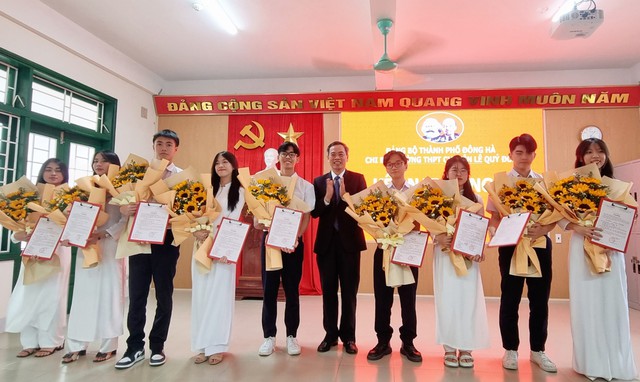 Quảng Trị có thêm 9 đảng viên tuổi 18- Ảnh 1.